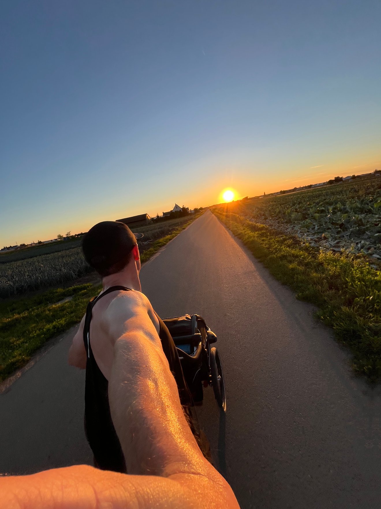 uvex Staffelläufer beim Sonnenuntergang