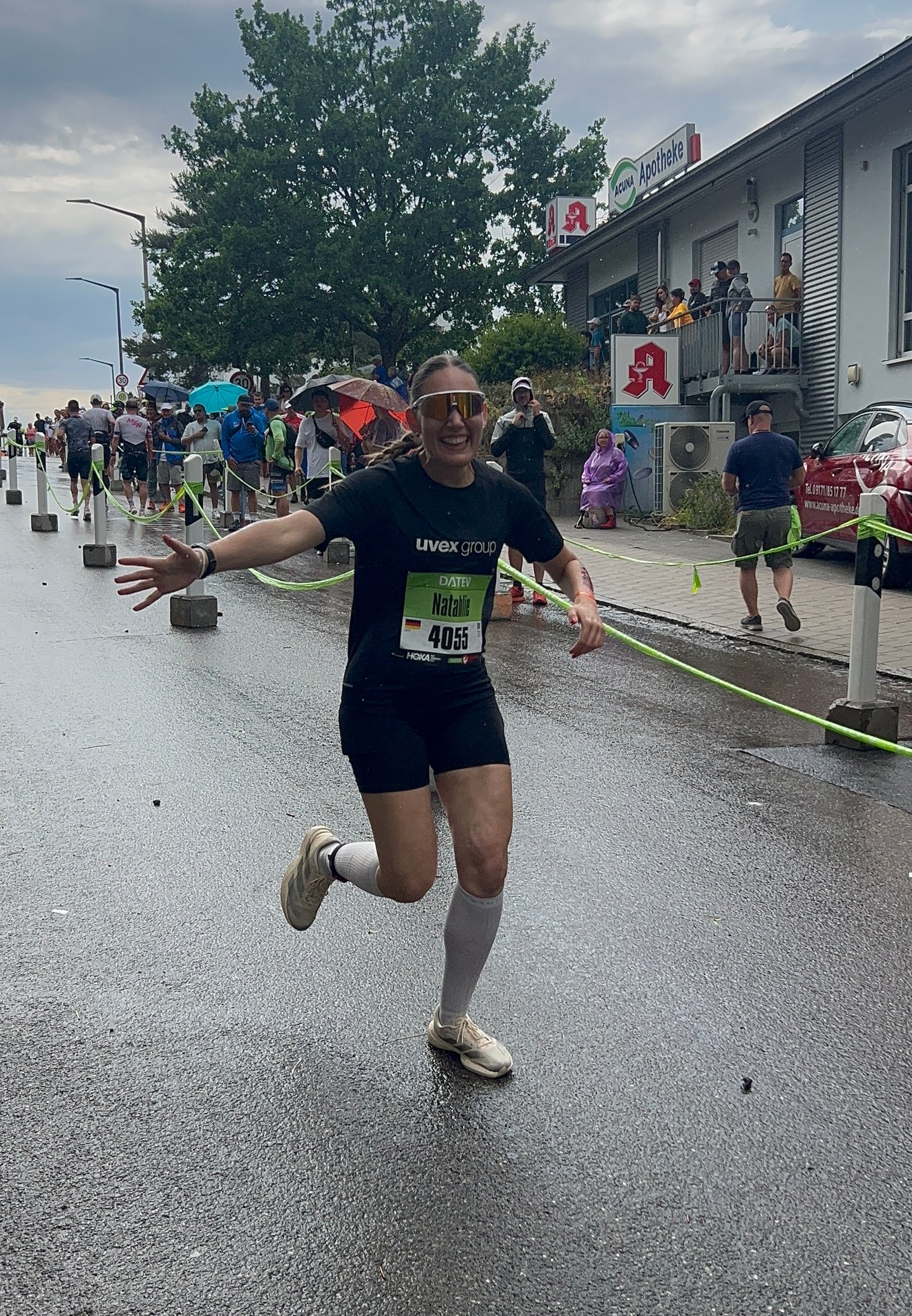 Läuferin von der ersten uvex Staffel auf der Laufstrecke von Challenge Roth