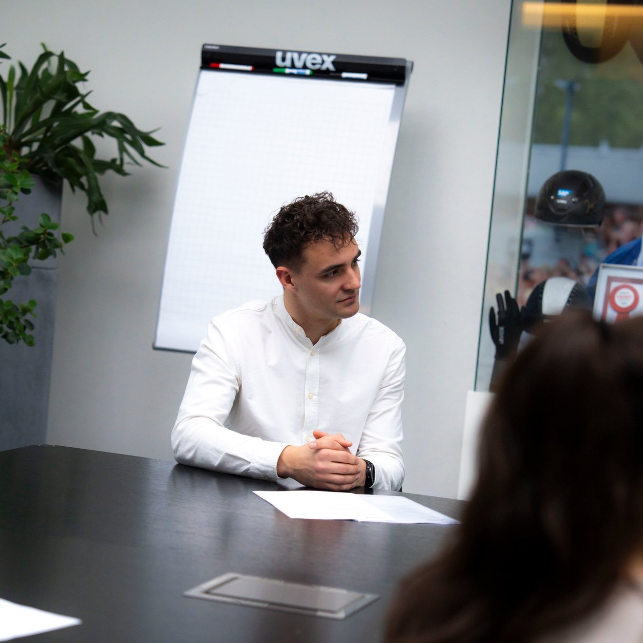Lukas in einem Meeting