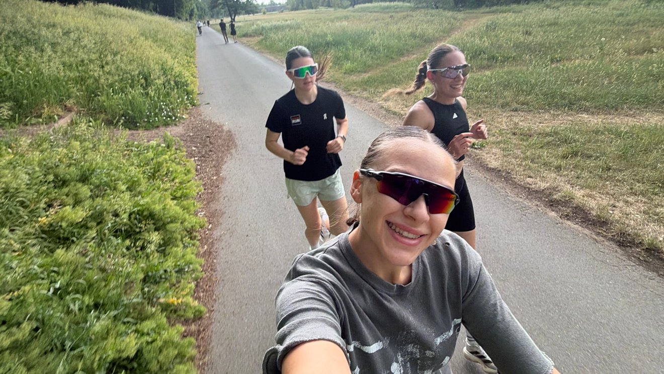 Gruppe aus drei Läuferinnen 