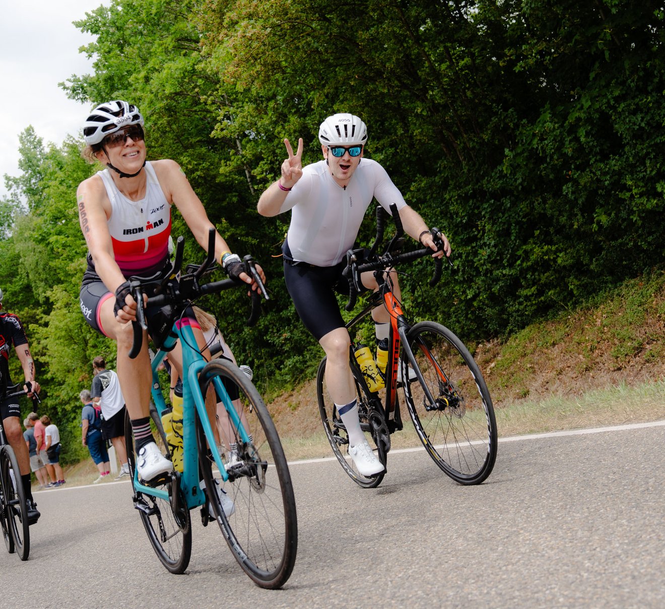  Radfahrer von der ersten uvex Staffel auf der Radstrecke von Challenge Roth