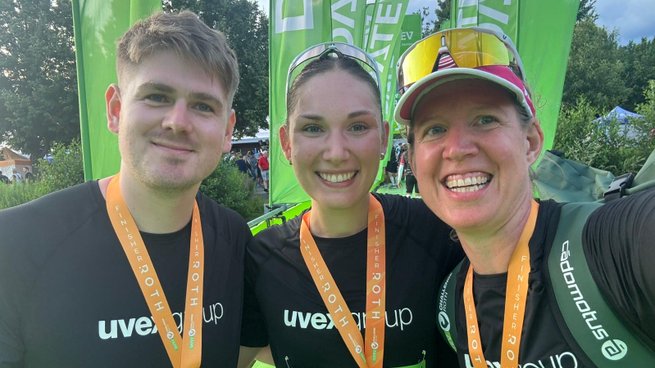 Gruppenbild von der ersten Staffel von uvex für die Challenge Roth