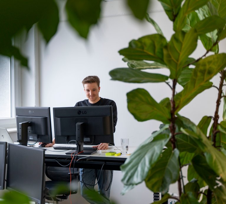 Dualer Student bei der Arbeit